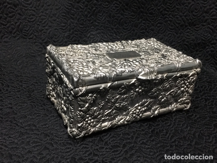 Antig&uuml;edades: Caja metal - Foto 1