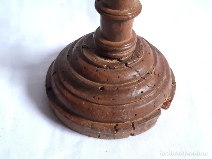 Antig&uuml;edades: Candelabro en madera y bronce. Siglo XVII. - Foto 4