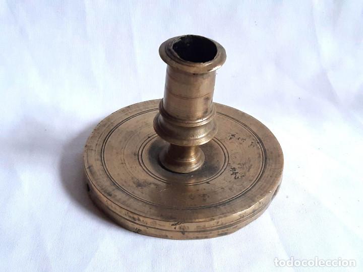 Antig&uuml;edades: Candelabro en madera y bronce. Siglo XVII. - Foto 9