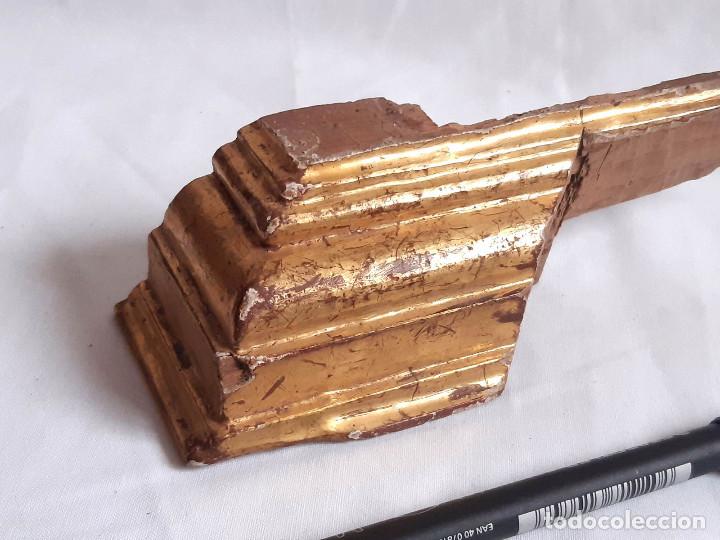 Antig&uuml;edades: Trozo de retablo en madera dorada. - Foto 1