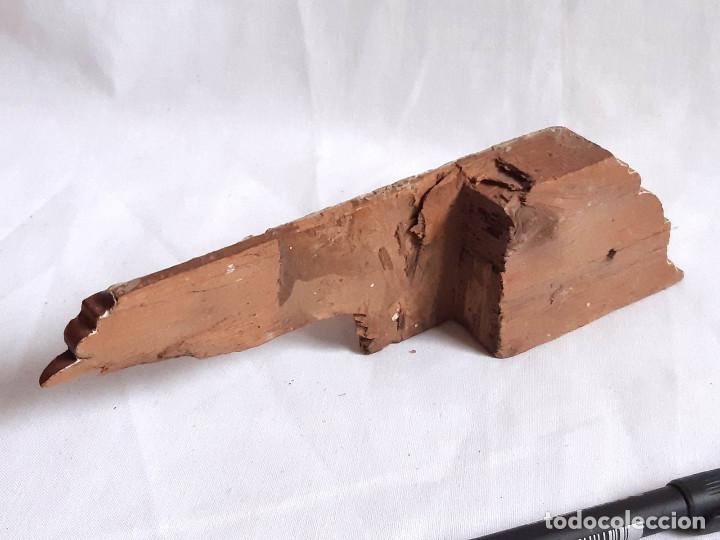 Antig&uuml;edades: Trozo de retablo en madera dorada. - Foto 2
