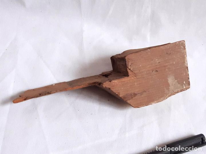 Antig&uuml;edades: Trozo de retablo en madera dorada. - Foto 3