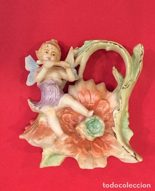 Antig&uuml;edades: FIGURITA DE ANGEL DE BISCUIT SIGLO XIX TOCANDO LA FLAUTA, 7X7,05