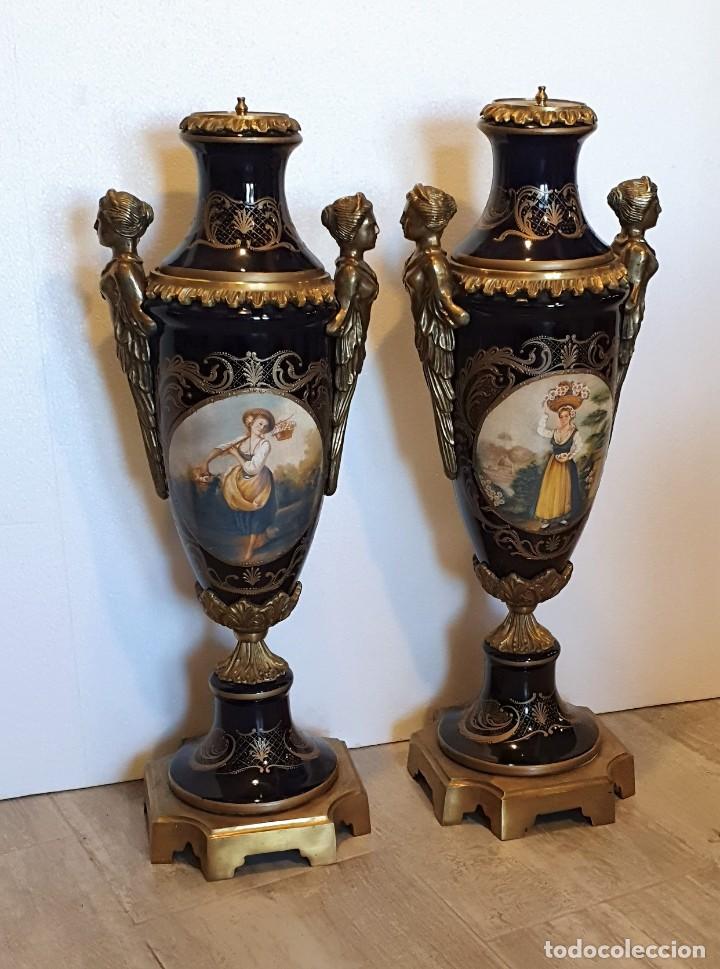 Antig&uuml;edades: -GRAN PAREJA DE JARRONES DE PORCELANA - Foto 1