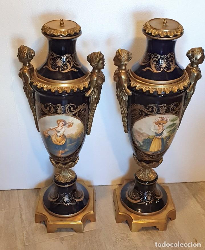 Antig&uuml;edades: -GRAN PAREJA DE JARRONES DE PORCELANA - Foto 2