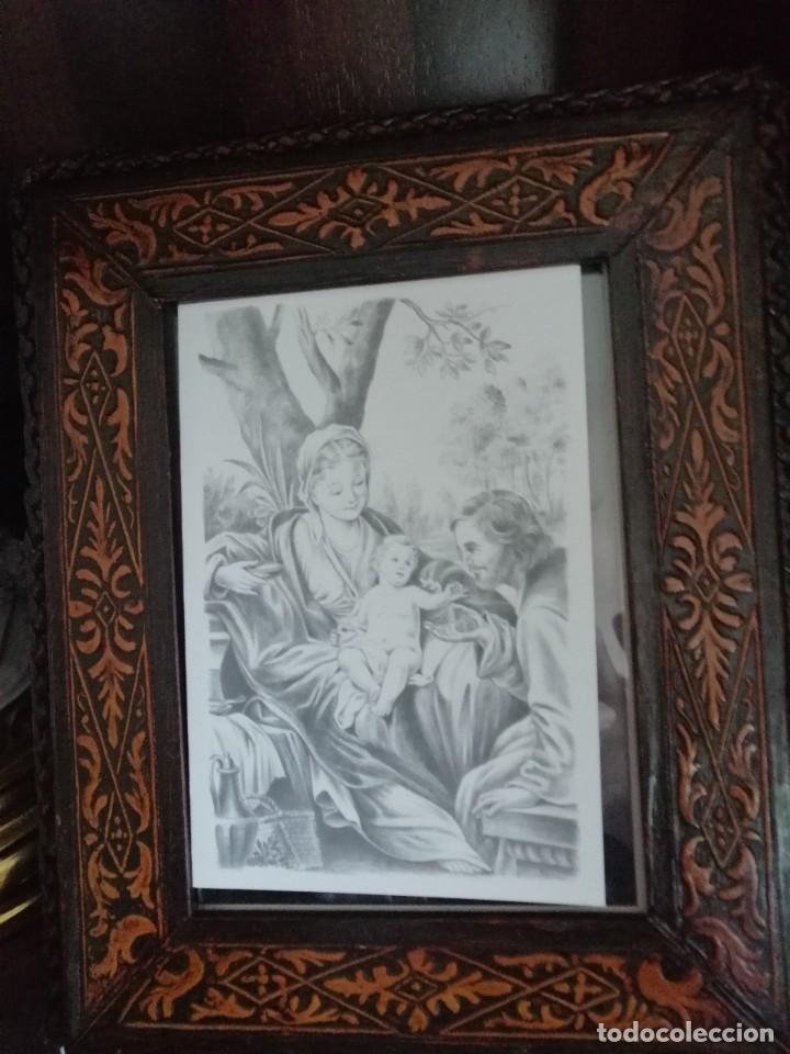 Antig&uuml;edades: Marco repujado piel - Foto 1
