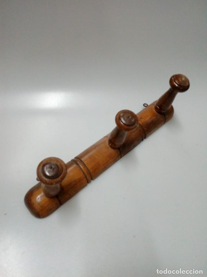 Antig&uuml;edades: PERCHERO DE PARED - Foto 1