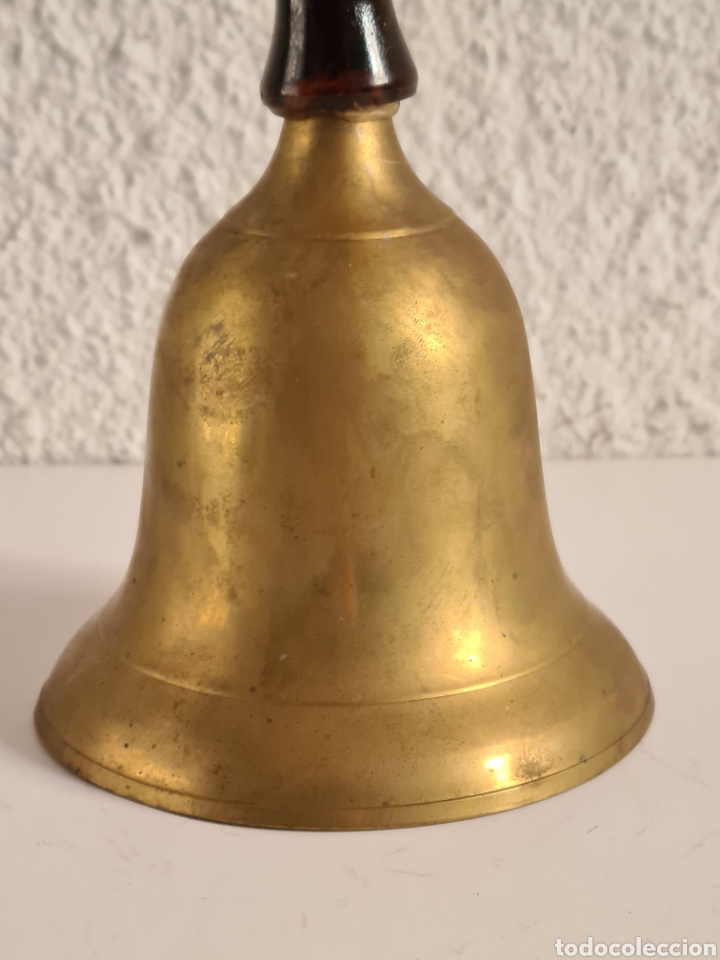 Antig&uuml;edades: Campana de Bronce y mango de Madera para Procesi&oacute;n - Foto 2