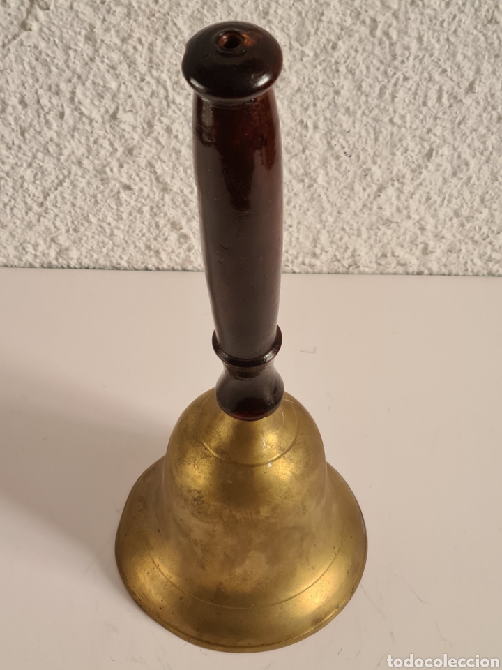 Antig&uuml;edades: Campana de Bronce y mango de Madera para Procesi&oacute;n - Foto 4