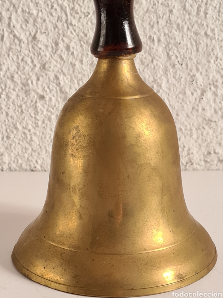 Antig&uuml;edades: Campana de Bronce y mango de Madera para Procesi&oacute;n - Foto 6