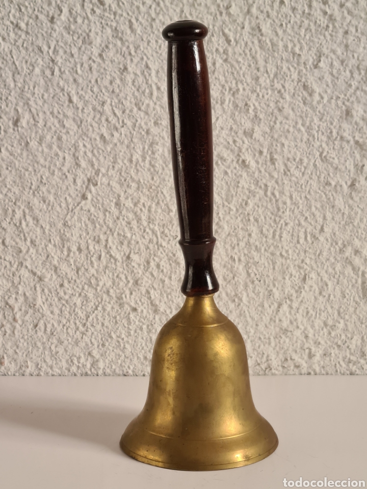 Antig&uuml;edades: Campana de Bronce y mango de Madera para Procesi&oacute;n - Foto 1