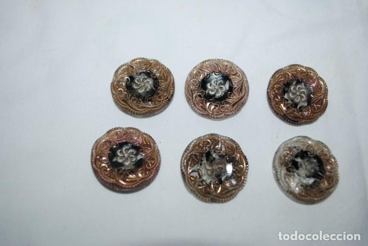 Antig&uuml;edades: BOTONES DE CRISTAL , Y DORADOS . - Foto 1