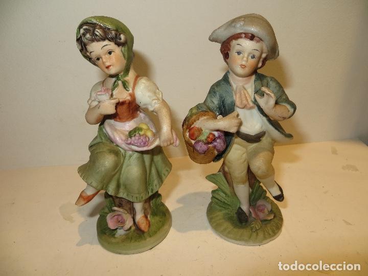 Antiguidades: PAREJA DE FIGURAS BISCUIT CREO ENTERAS SIN ROTURAS NI FALTAS,BARATAS