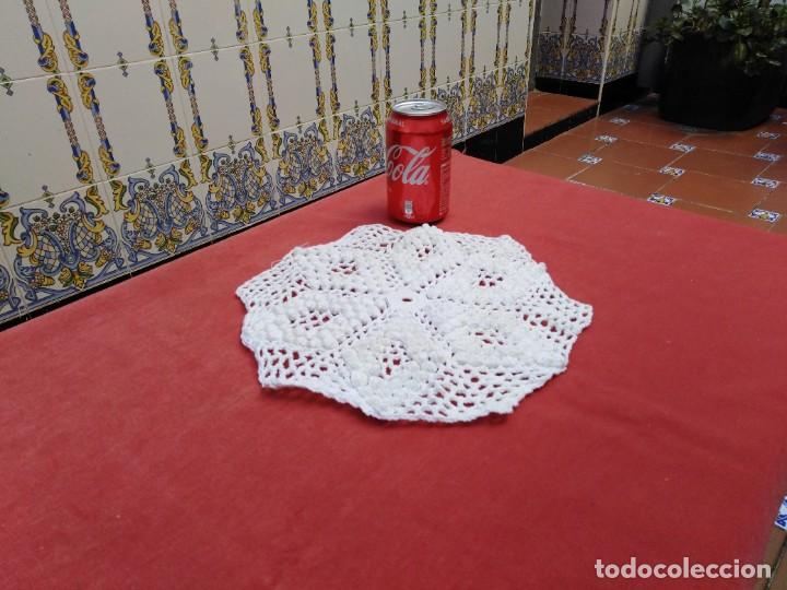 Antig&uuml;edades: tapete ganchillo con borlas - Foto 3