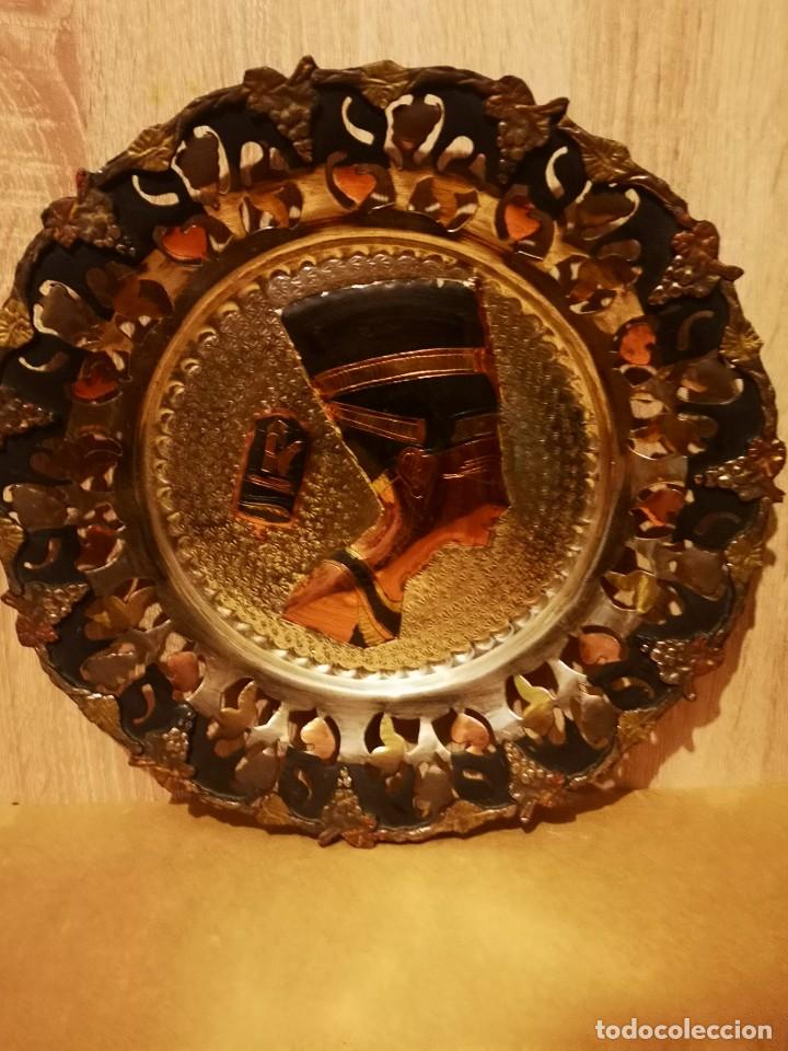 Antig&uuml;edades: Plato de cobre con grabado egipcio - Foto 1