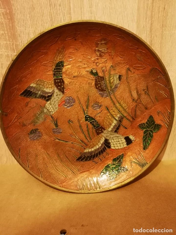 Antig&uuml;edades: Plato cobre esmaltado tipo Cloisonn&eacute; - Foto 1