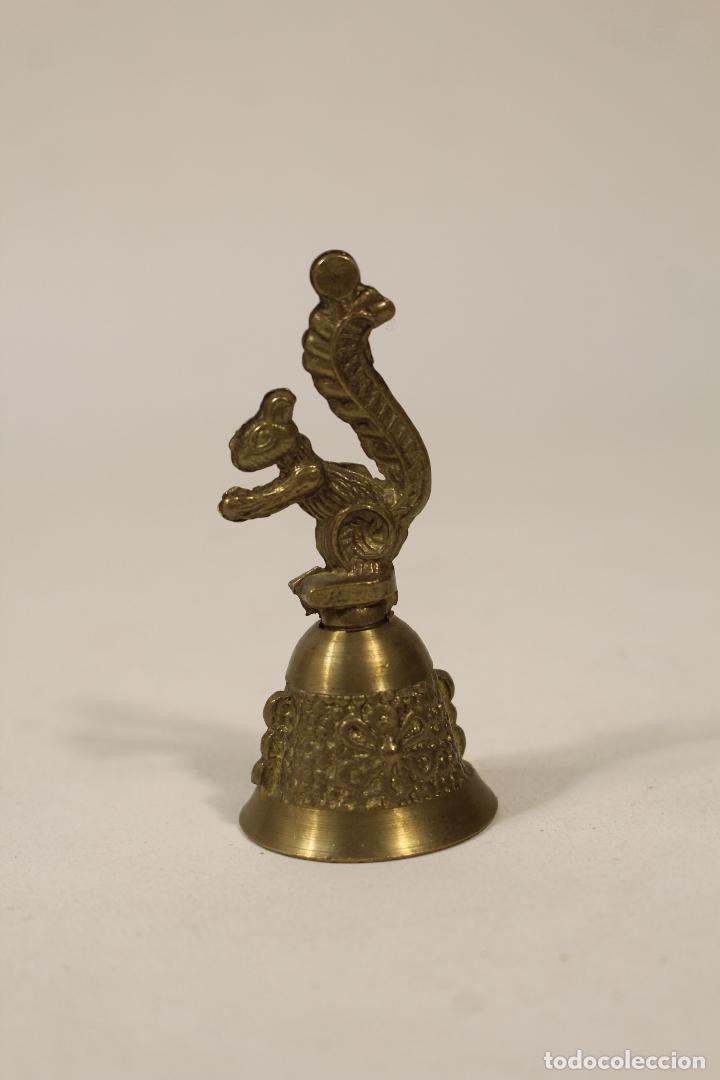 Antig&uuml;edades: campana de bronce ardilla - Foto 2