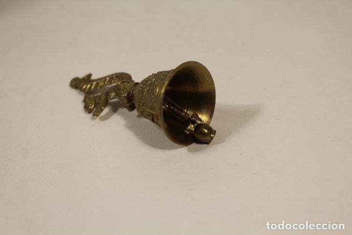 Antig&uuml;edades: campana de bronce ardilla - Foto 3