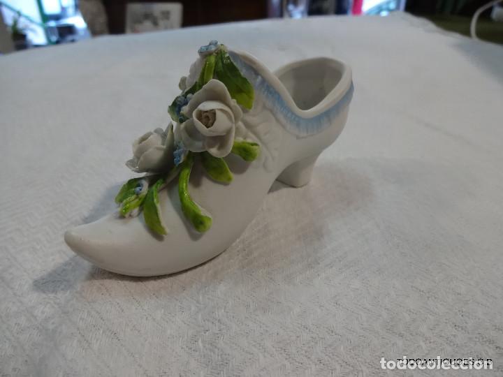 Antiquit&auml;ten: preciosa bota porcelana biscuit, palillero