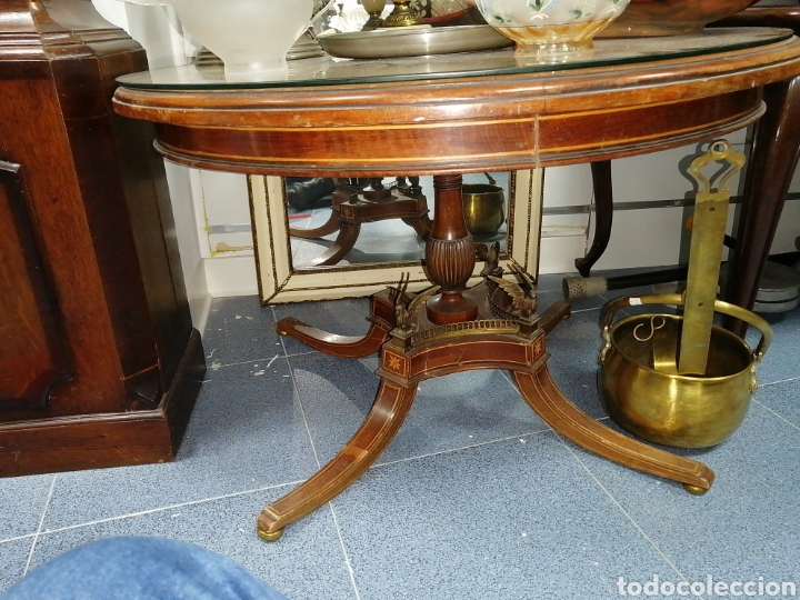 Antig&uuml;edades: Mesa madera redonda con marqueter&iacute;a y bronce - Foto 8