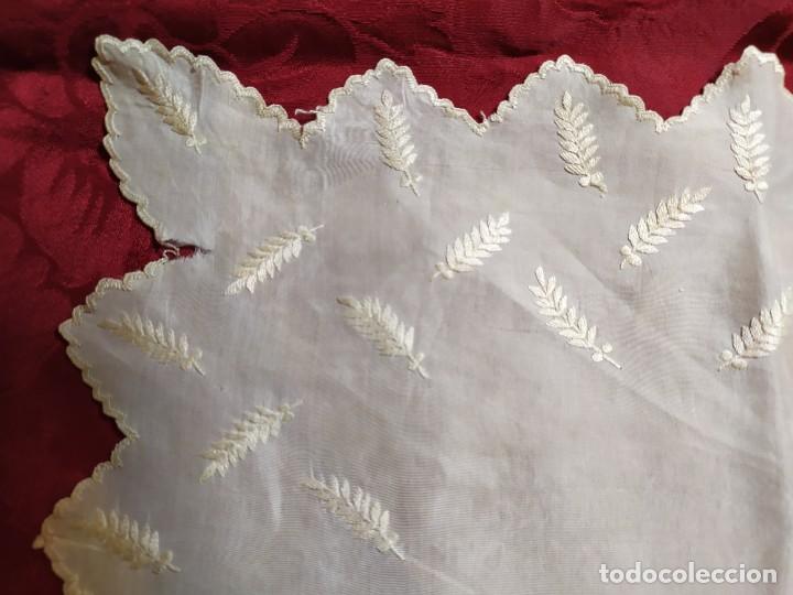 Antig&uuml;edades: PA&Ntilde;UELO DE SEDA CON BORDADO - Foto 6