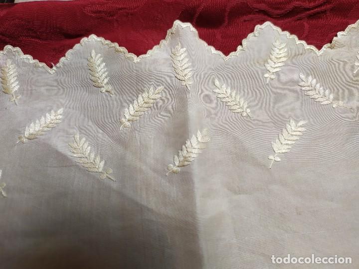Antig&uuml;edades: PA&Ntilde;UELO DE SEDA CON BORDADO - Foto 4