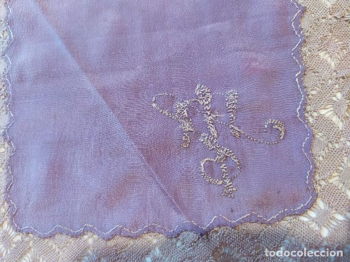 Antig&uuml;edades: PA&Ntilde;UELO DE SEDA Y ENCAJE CON BORDADO - Foto 3