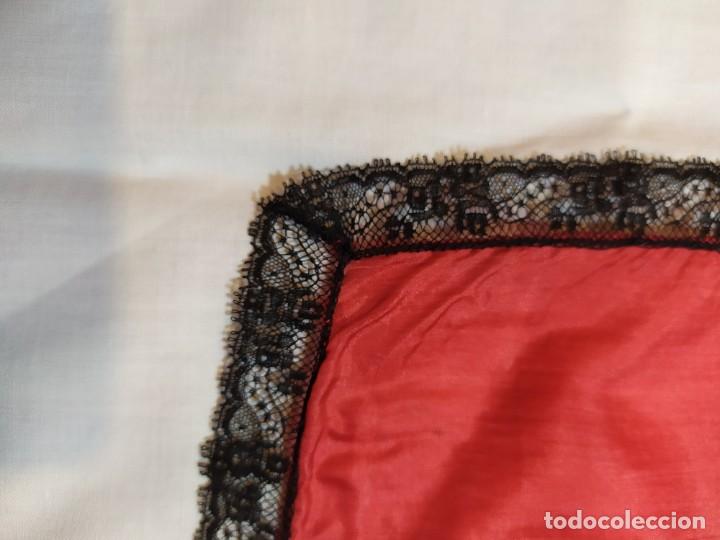 Antig&uuml;edades: PA&Ntilde;UELO DE SEDA Y ENCAJE - Foto 2