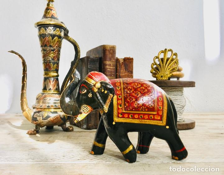 Antiquit&eacute;s: ELEFANTE ASIATICO DECORATIVO DE MADERA POLICROMADA FIGURA ETNICA ANIMAL INDIO EN ROJO Y NEGRO