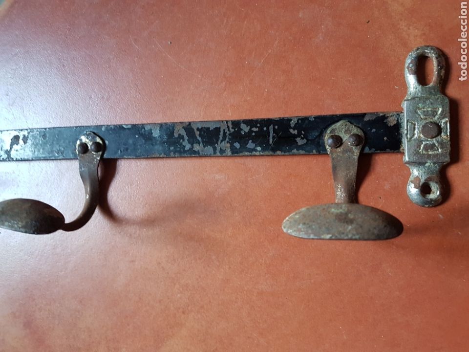 Antig&uuml;edades: Antiguo perchero industrial - Foto 2