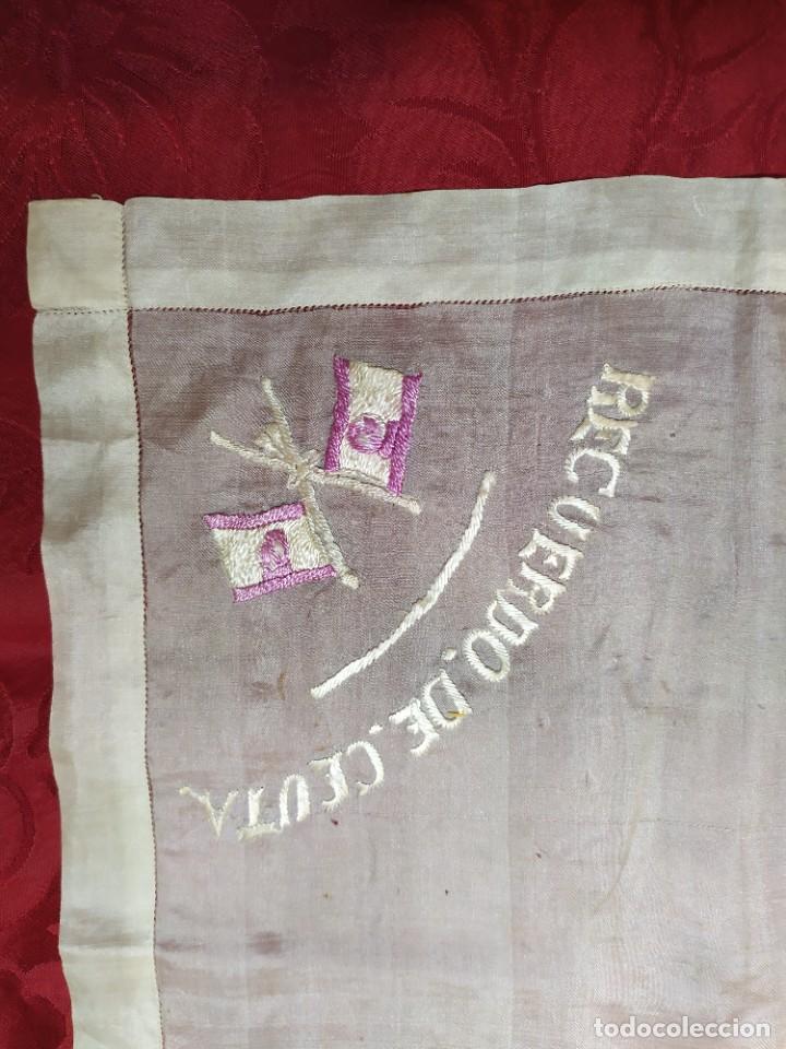 Antig&uuml;edades: PA&Ntilde;UELO DE SEDA RECUERDO DE CEUTA - Foto 2