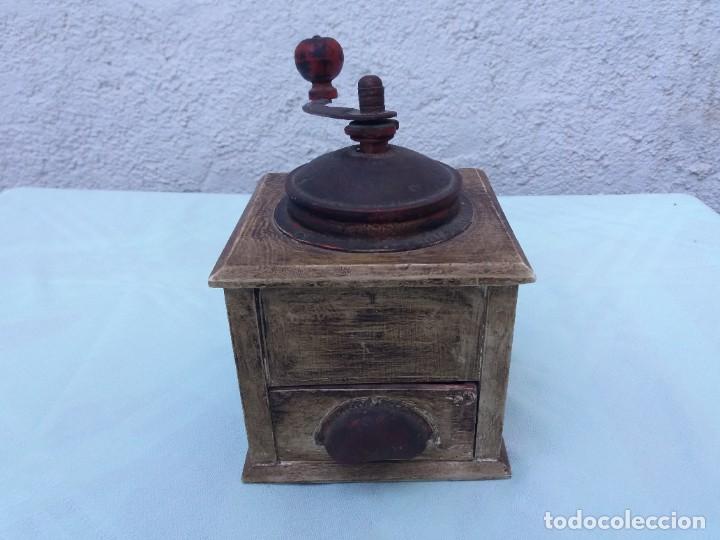 Antig&uuml;edades: Molinillo de cafe antiguo