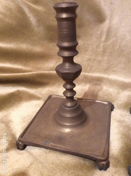 Antig&uuml;edades: PAREJA DE CANDELABROS BRONCE - Foto 2