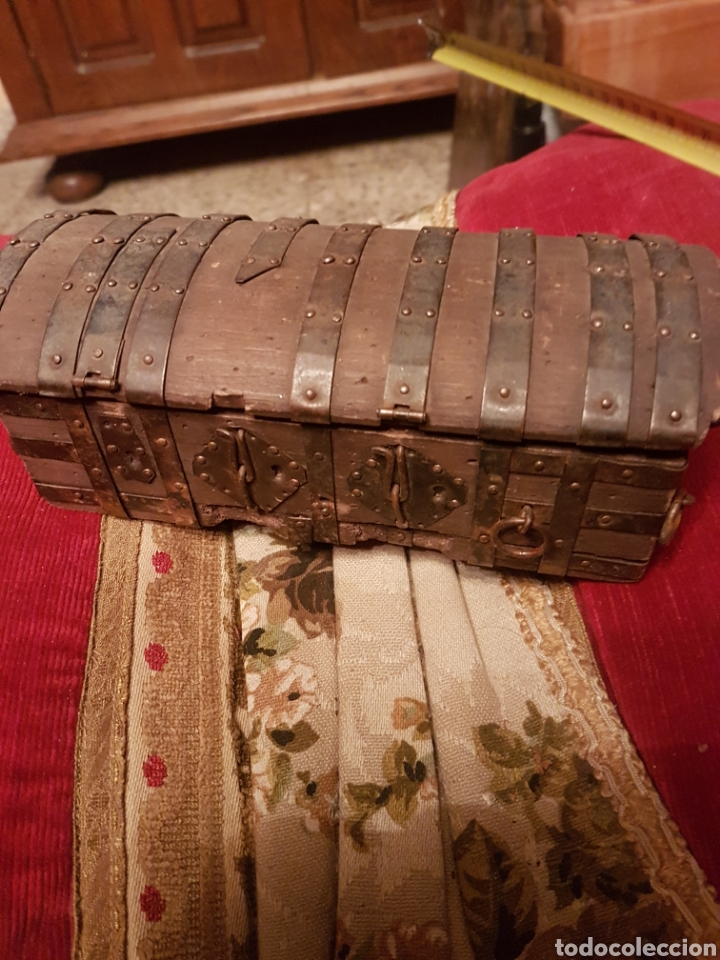 Antig&uuml;edades: ANTIGUO COFRE DE MADERA Y METAL DE EL.CID