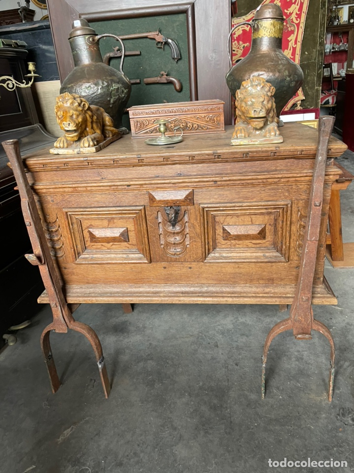 Antig&uuml;edades: Alcon de roble siglo XVII - Foto 1