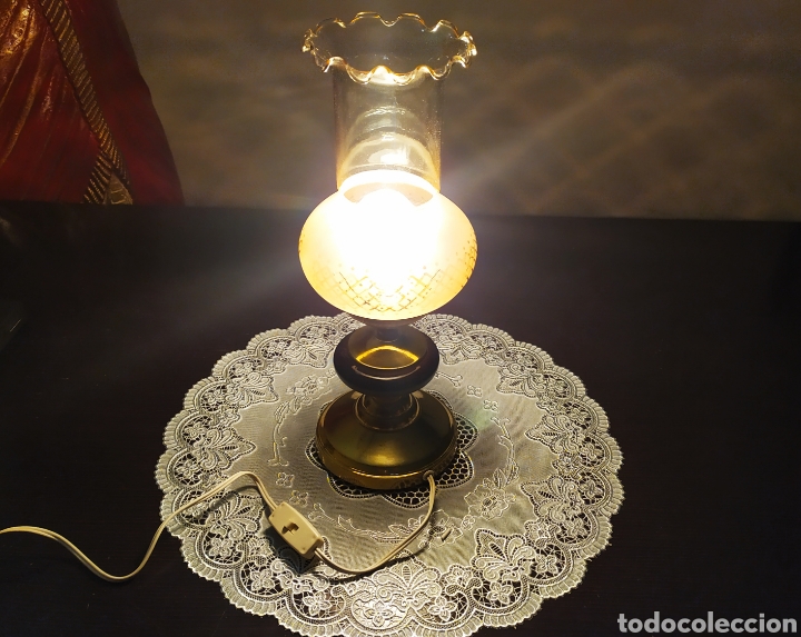Antig&uuml;edades: L&aacute;mpara de sobremesa en Lat&oacute;n y Aro de madera. - Foto 6