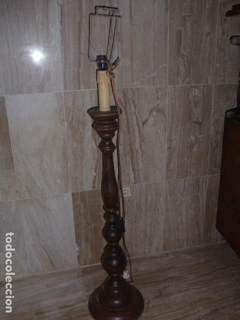 Antig&uuml;edades: ANTIGUO PIE DE LAMPARA DE MADERA MACIZA. - Foto 1