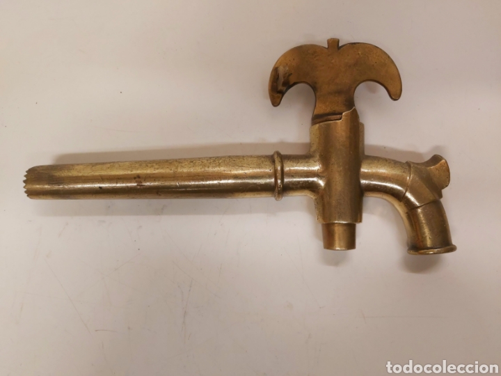 Antig&uuml;edades: Gran grifo de Bronce 31cm - Foto 1