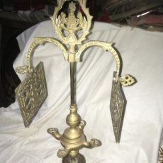 Antigüedades: LAMPARA DE BRONCE PARA CUATRO LUCES,PREPARADA PARA CABLEARLA. MIDE 55 X 22 CMS.