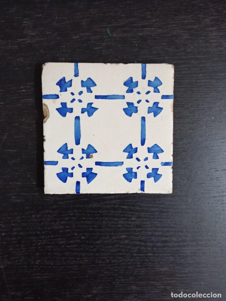 Antig&uuml;edades: Azulejo catal&aacute;n a la trepa siglo XIX - Foto 1