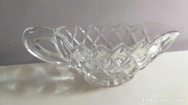Antig&uuml;edades: Salsera de cristal labrado. - Foto 2