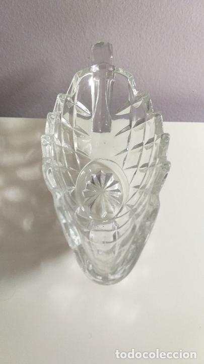 Antig&uuml;edades: Salsera de cristal labrado. - Foto 4