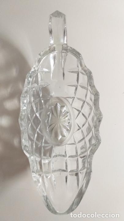 Antig&uuml;edades: Salsera de cristal labrado. - Foto 5