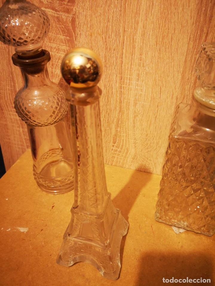 Antig&uuml;edades: 3 botellas de cristal talladas - Foto 3