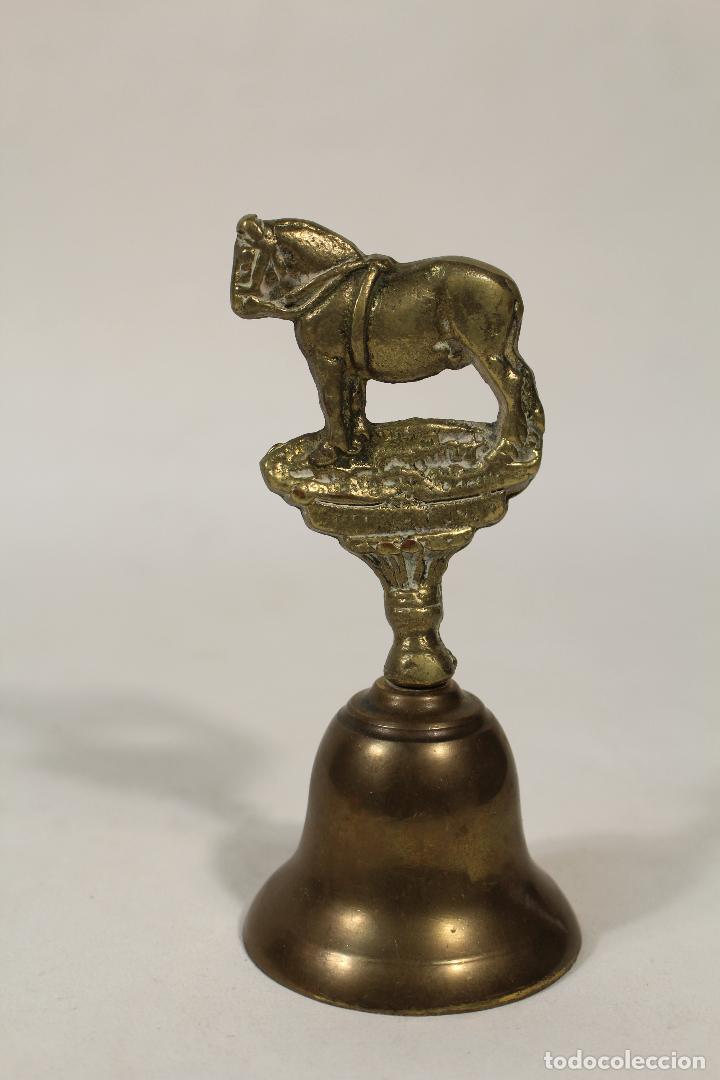 Antig&uuml;edades: campana caballo de bronce - Foto 1