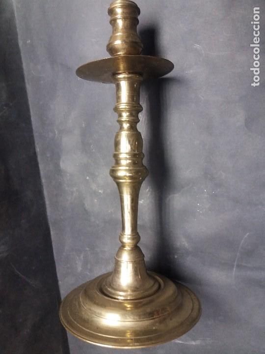 Antig&uuml;edades: Candelabro de bronce del siglo xviii - Foto 4