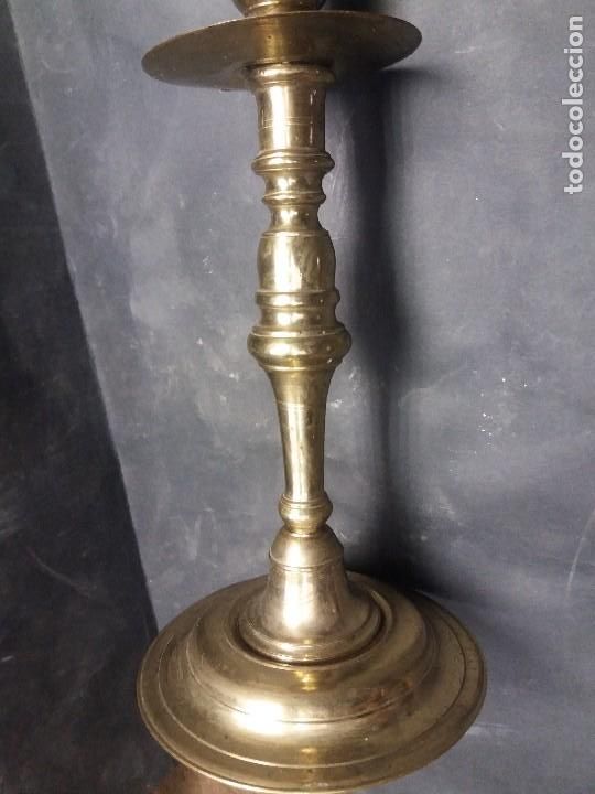 Antig&uuml;edades: Candelabro de bronce del siglo xviii - Foto 5