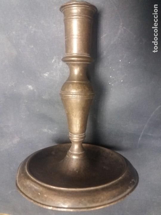 Antig&uuml;edades: Candelabro de bronce del siglo xviii - Foto 3