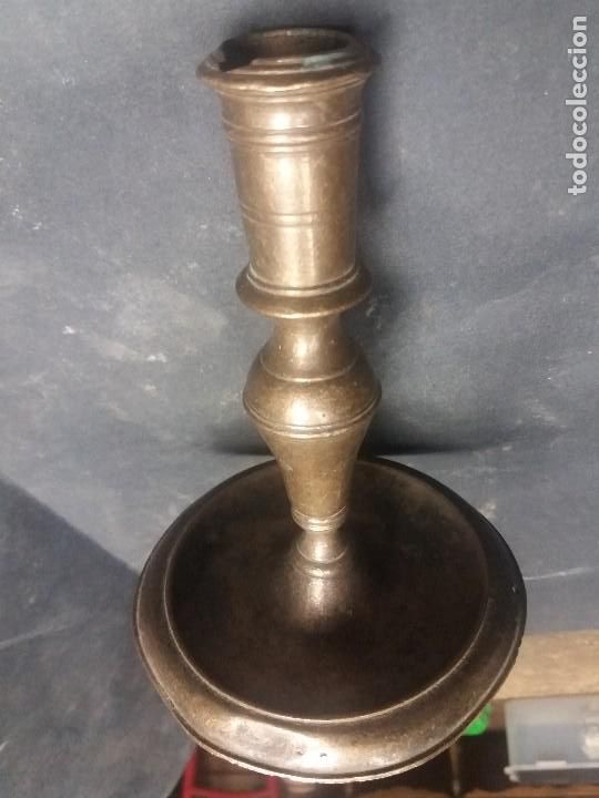 Antig&uuml;edades: Candelabro de bronce del siglo xviii - Foto 5