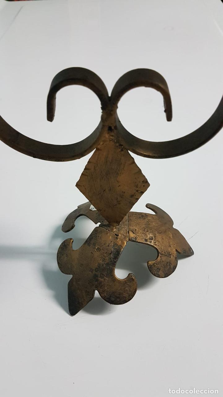 Antig&uuml;edades: Candelabro 2 brazos Vintage de forja - Foto 3